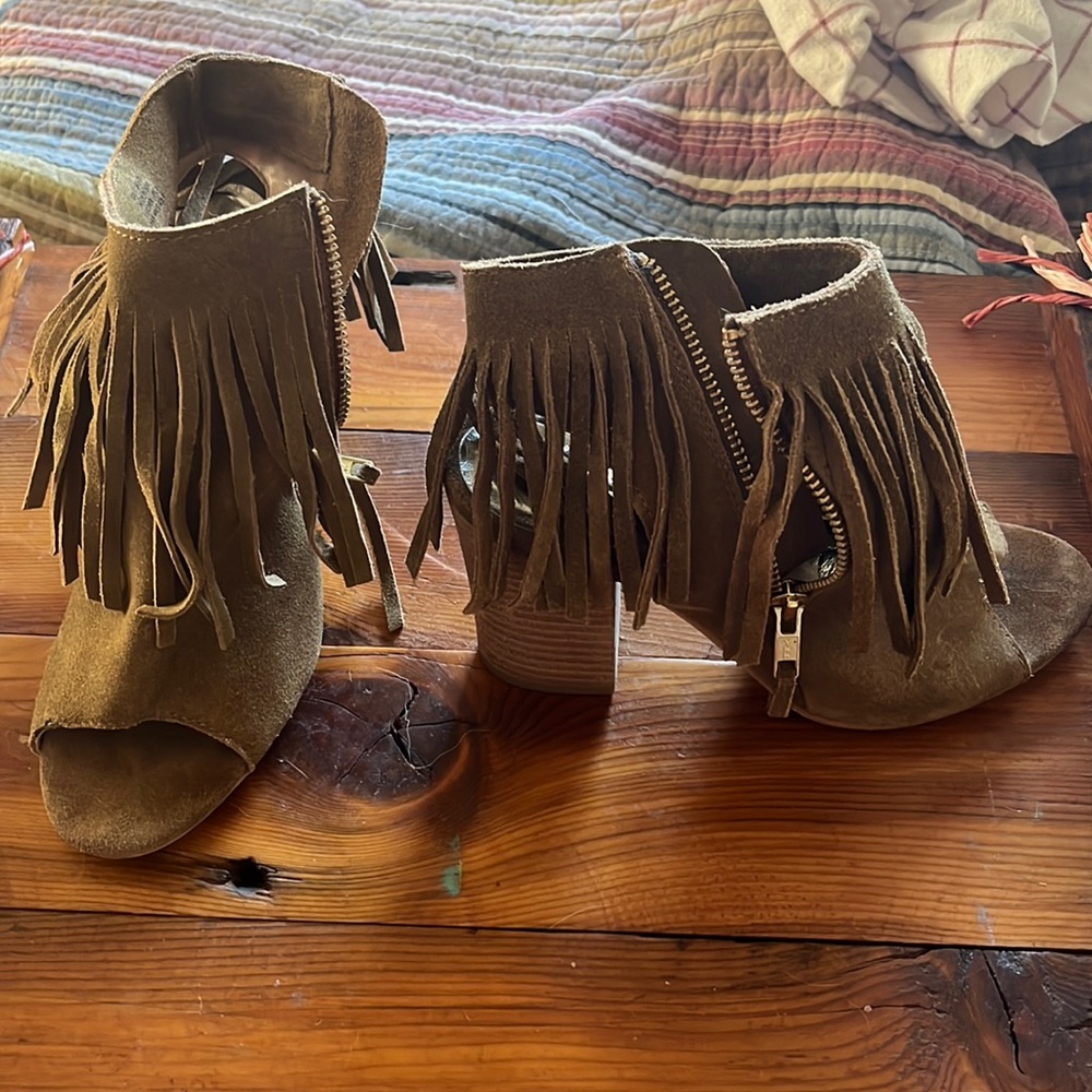 Cute fringe booties